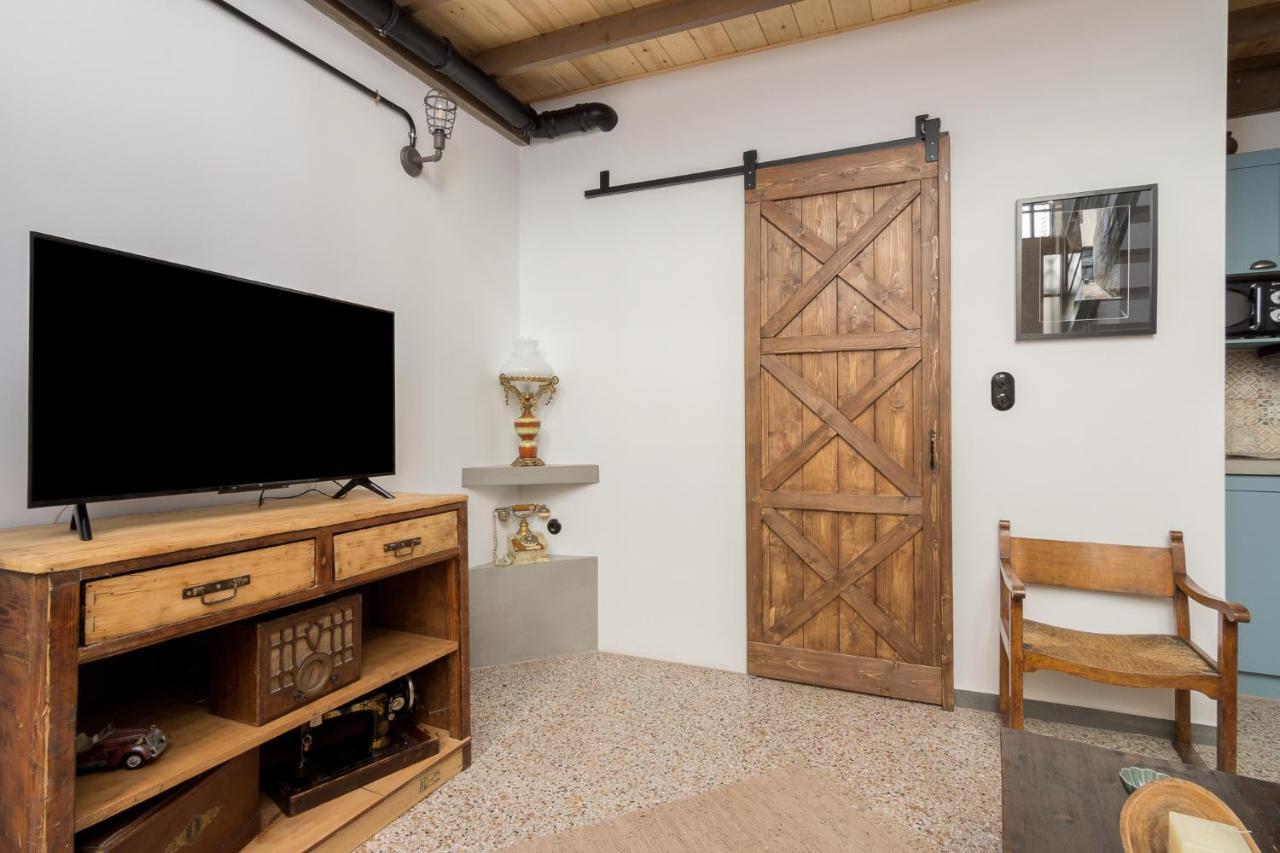 Vintage Loft B In Monastiraki Appartamento Atene Esterno foto